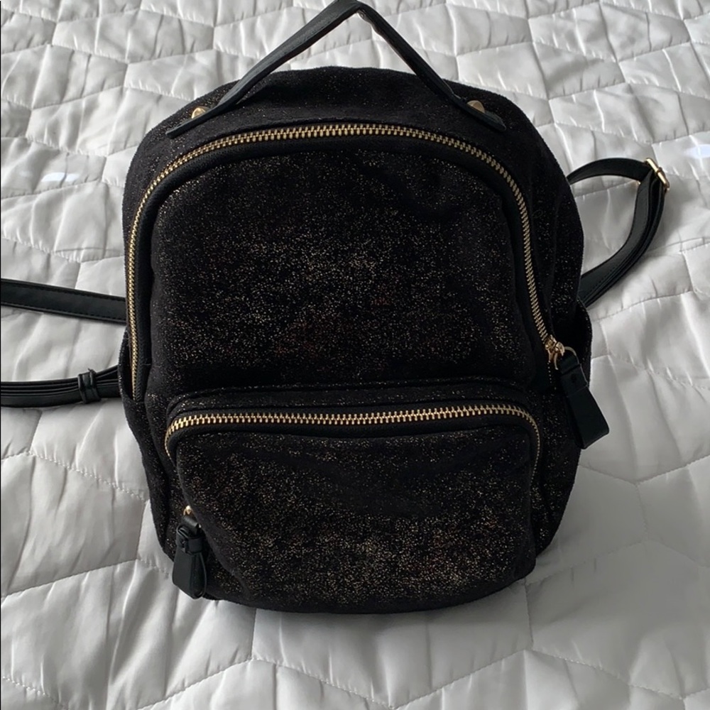 Like new gold and black back pack purse. 😊